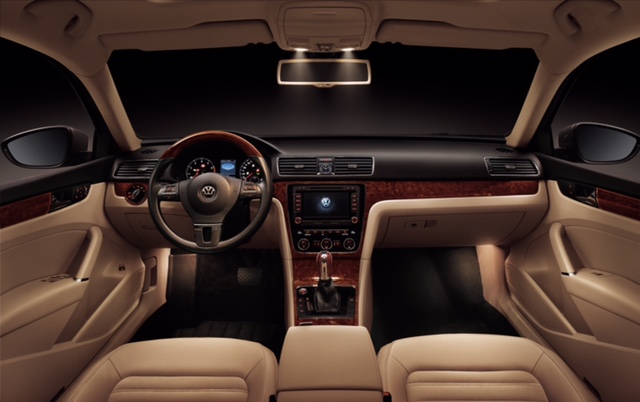 精致内饰 尊贵有方    帕萨特宽敞精致的车内空间,让车主尽享尊贵