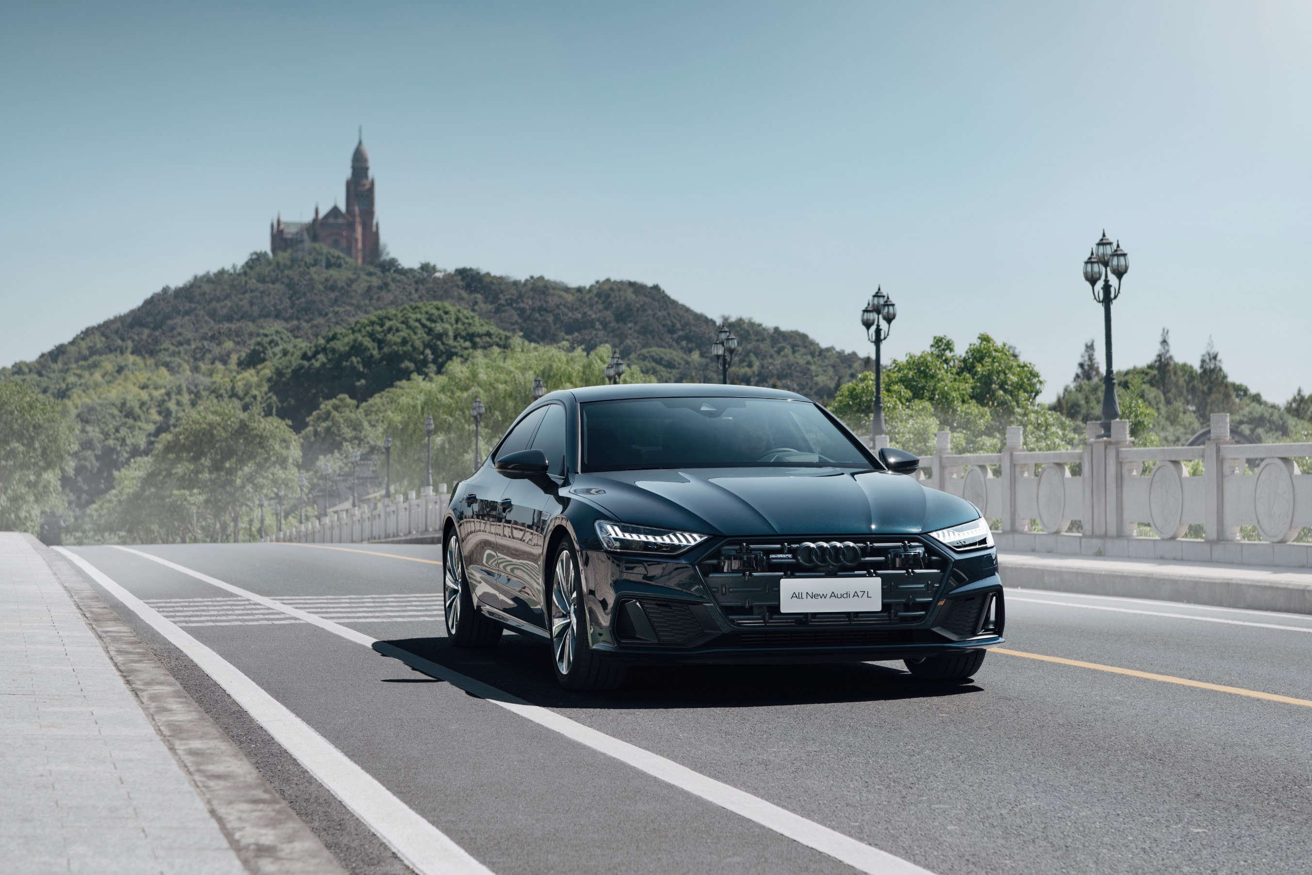 上汽大众官网:豪华越享 先见先行 全新奥迪a7l正式投产 55tfsi全系