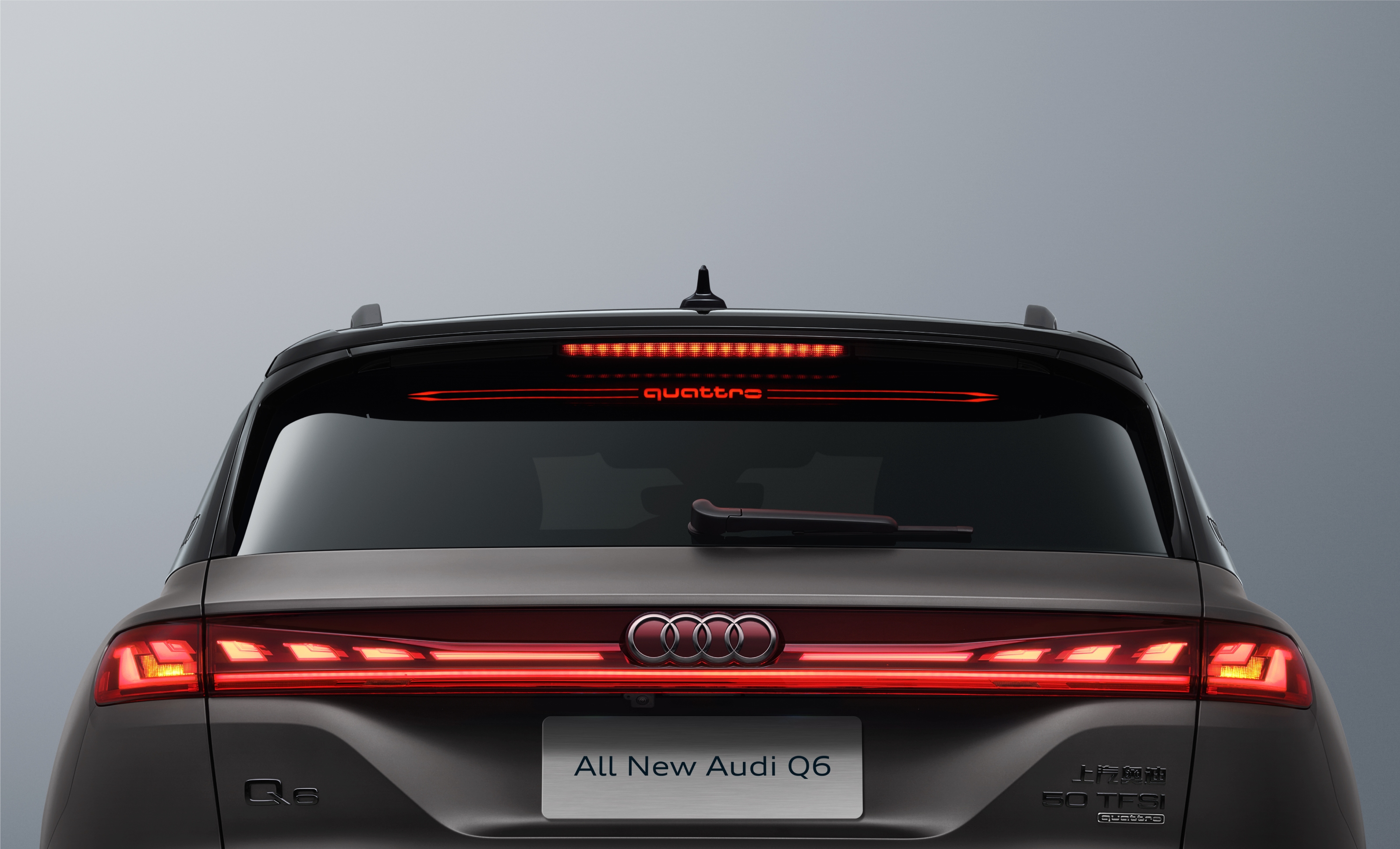 全新的前后贯穿式led灯光系统,与示廓灯,制动灯,倒车灯,牌照灯等协同