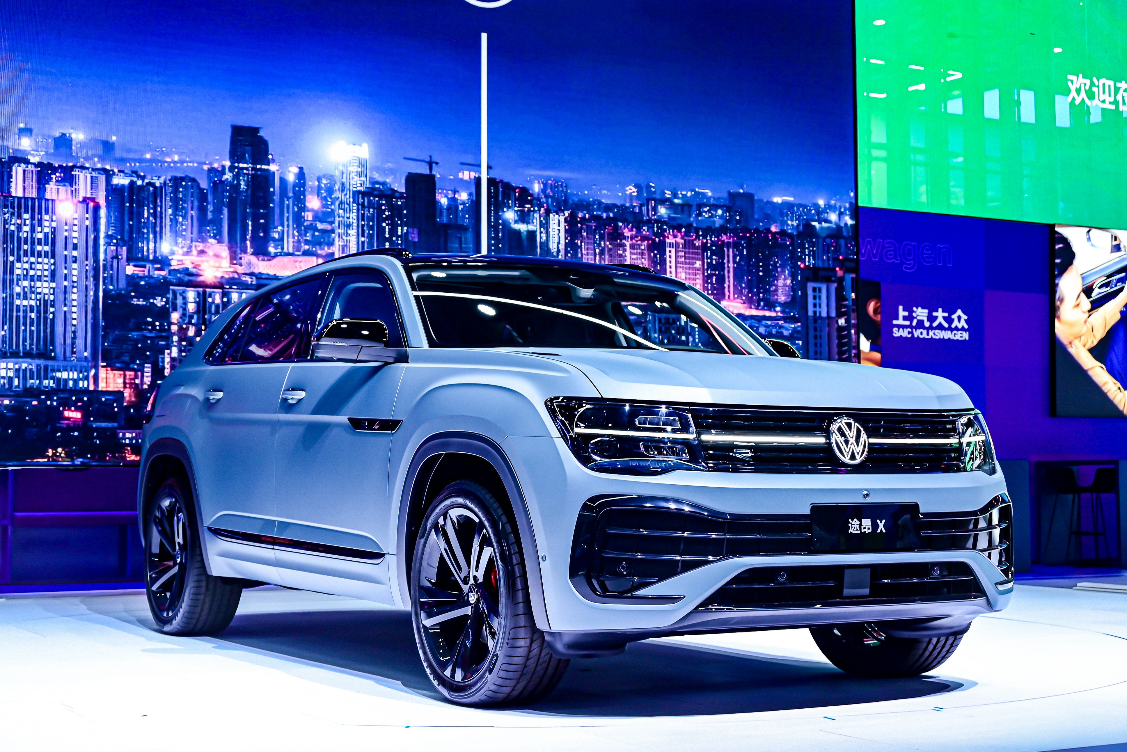 大有颜值 全新诠释旗舰运动美学作为上汽大众的豪华旗舰suv,全新途昂x