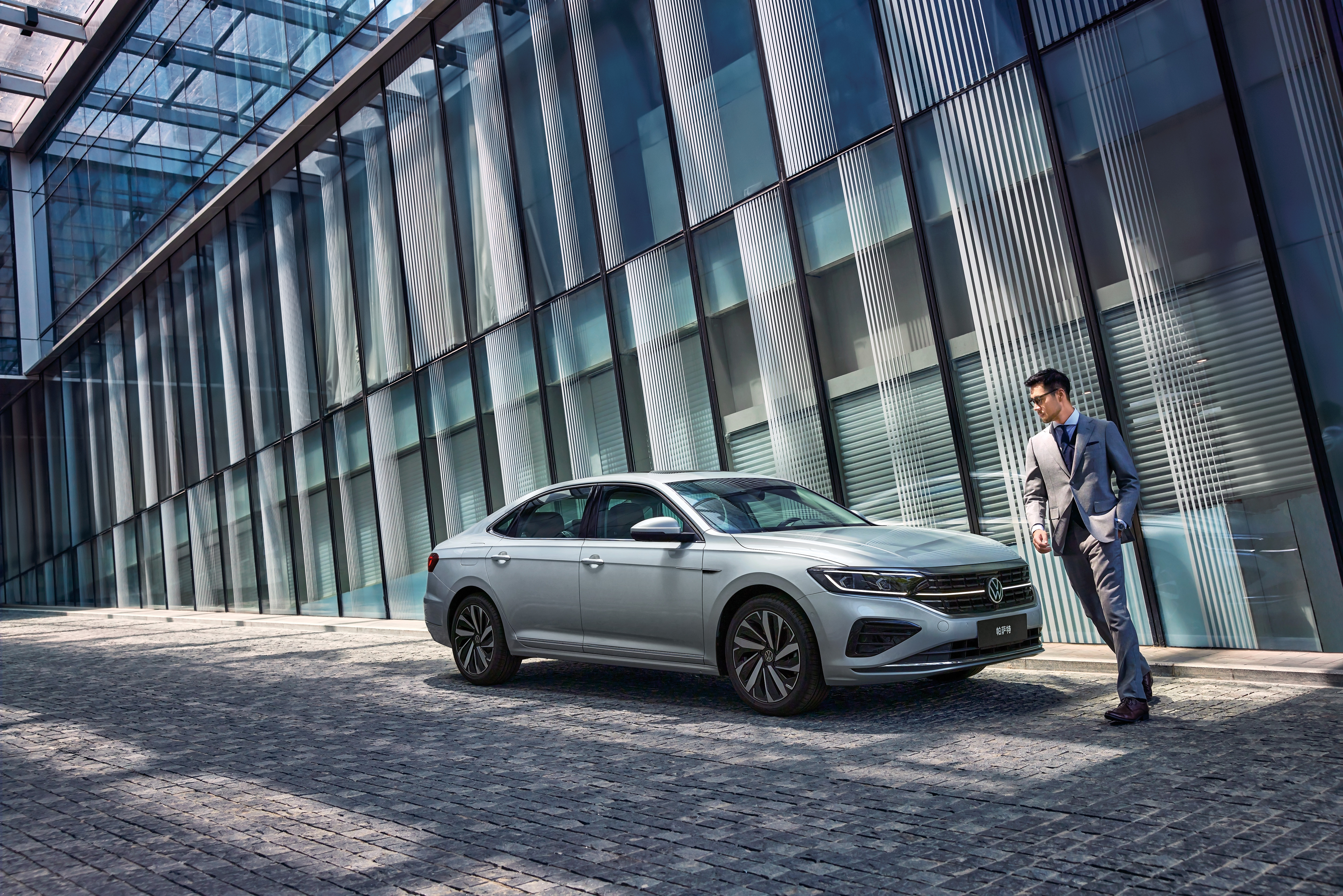 上汽大众官网:帕萨特380tsi高功率版限时钜惠 性价比拉满